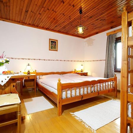 ホテルTourist Farm Stern Pri Kovacniku Fram エクステリア 写真