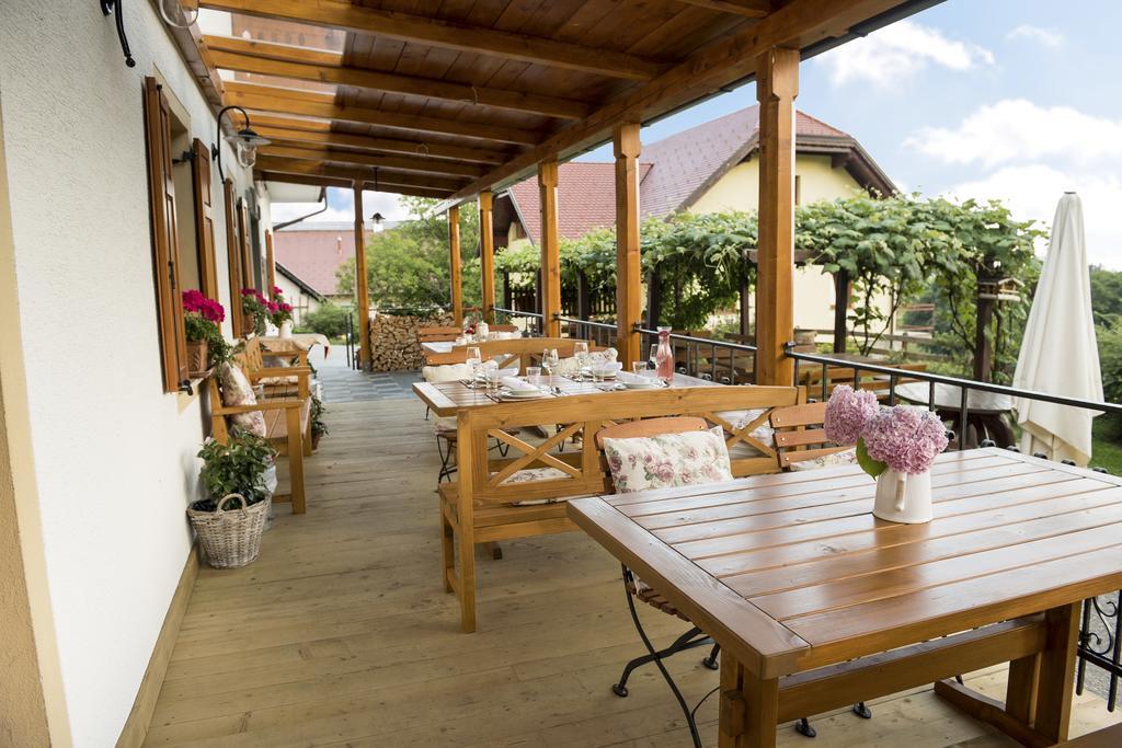 ホテルTourist Farm Stern Pri Kovacniku Fram エクステリア 写真